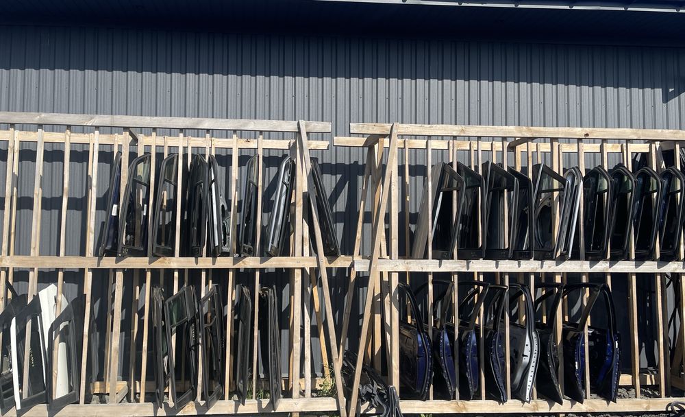 Двері двери Golf 5 6 Тауран задні Skoda A5 Fabia 2 ліві прав передні