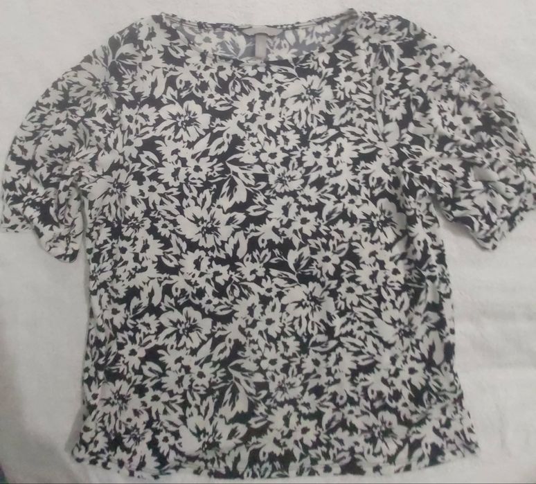 Vários peças vestuário de senhora