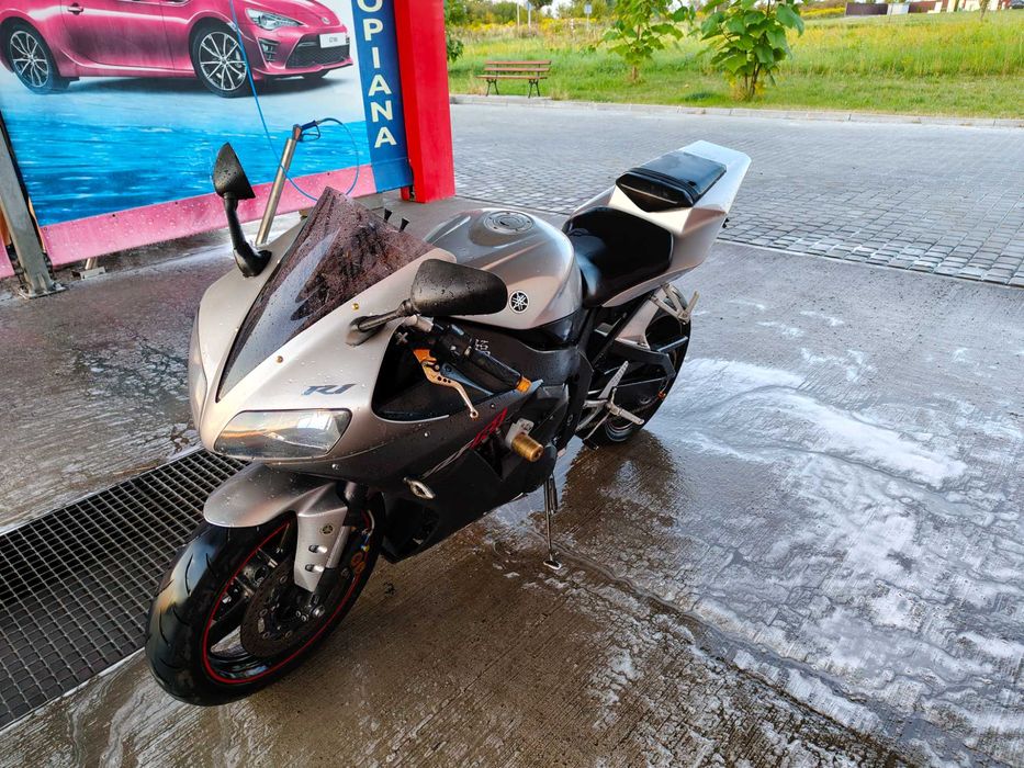 Yamaha R1 RN09 2003