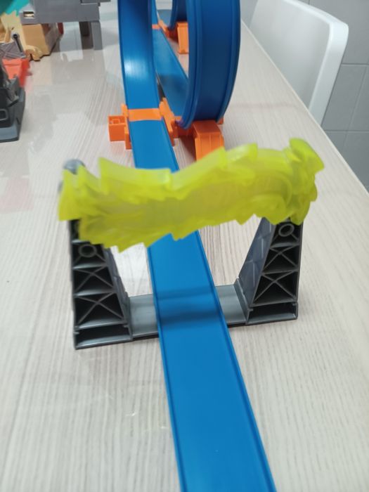 Pista Hot Weels com lançador