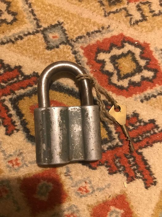 Дверные замки навесные