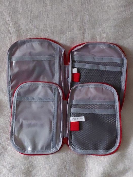 Набір органайзерів-аптечок для медикаментів