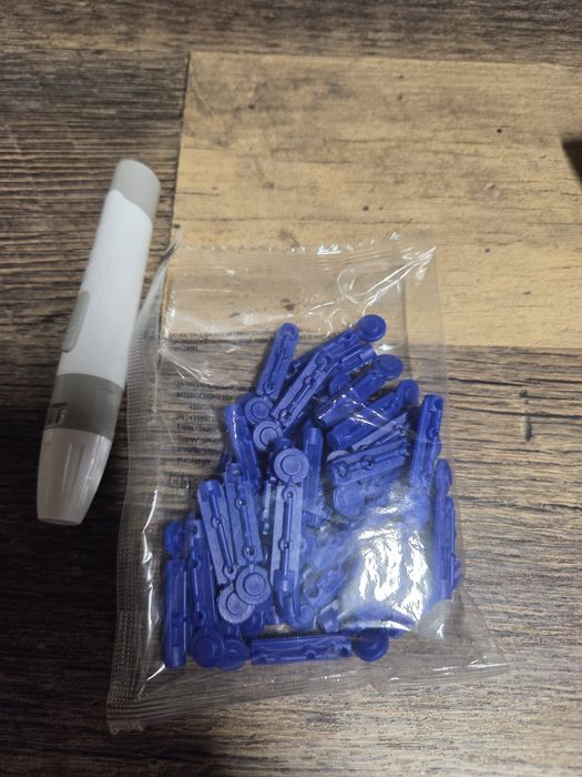 Glukometr z akcesoriami