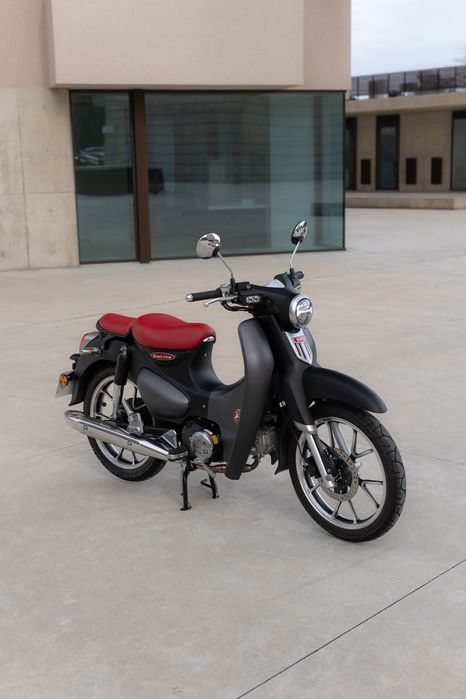 O modelo Super cub da Honda reedição da  marca Kamax