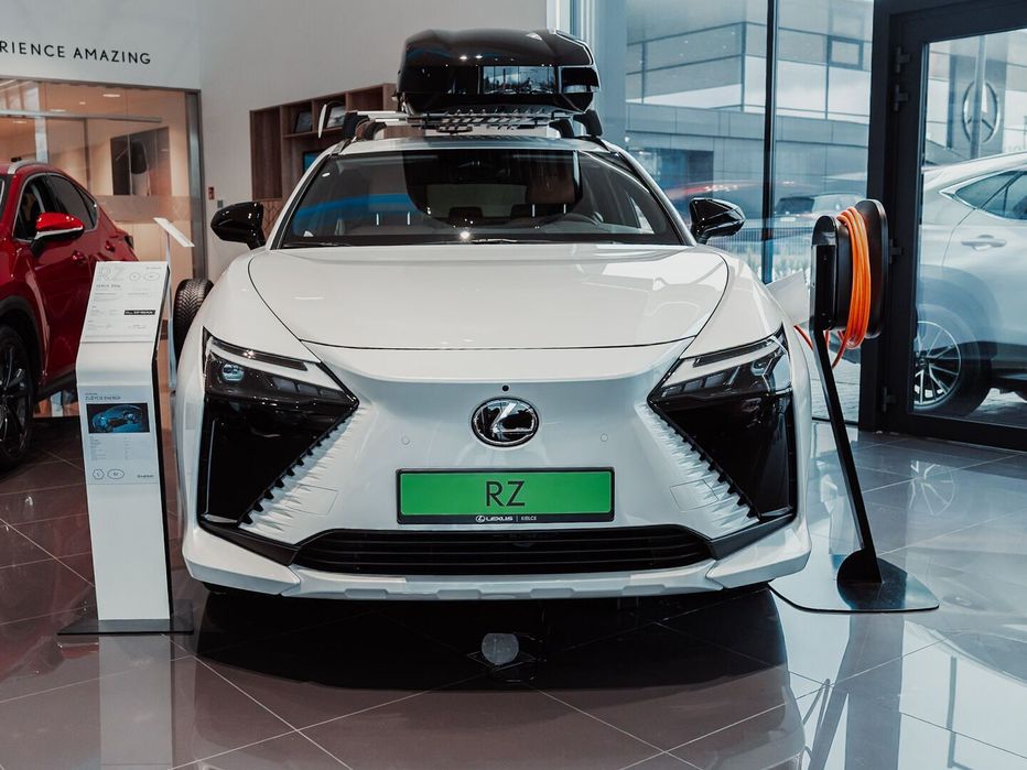Lexus RZ LEXUS RZ350e RM26  BUSINESS 4X2 224KM Frozen White