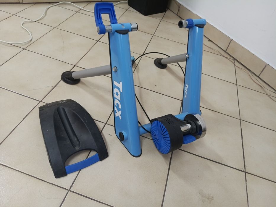 Trenażer rowerowy rolkowy TacX Boost