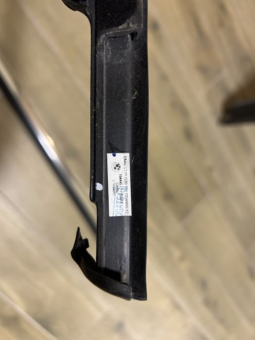 Скло задньої дверки, молдінг дверок, обрамлення скла bmw g30