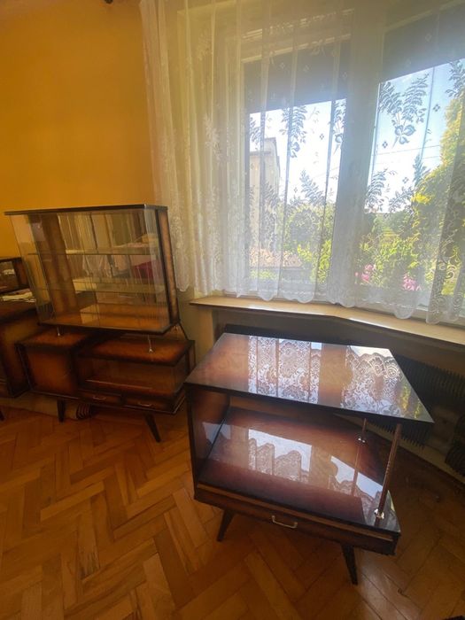 Stare drewniane meble, komoda, szafa.