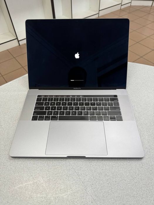 Apple MacBook Pro A1990 2018/i7-9750H/16GB ram/1000GB SSD/AMD Radeon