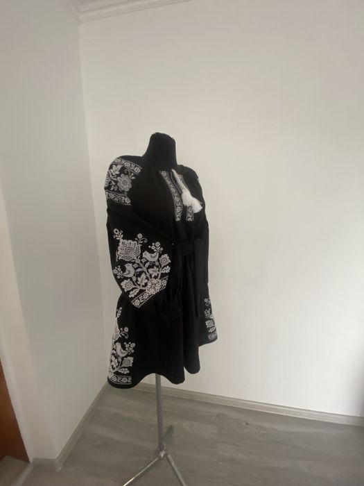 Стильні Вишиті Сукні