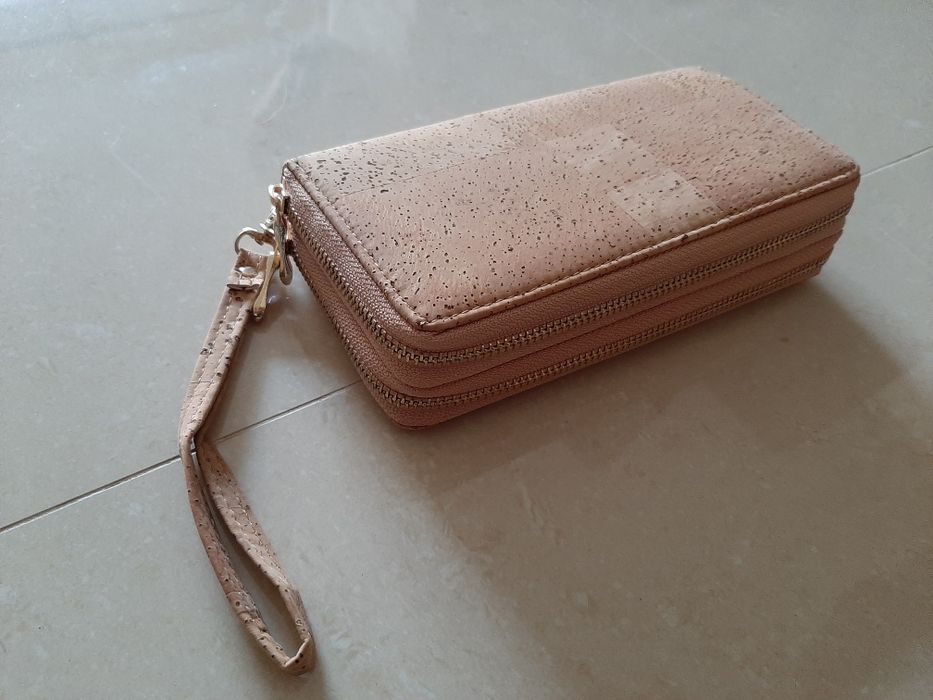 Carteira em cortiça nova - 20x10x4 cm