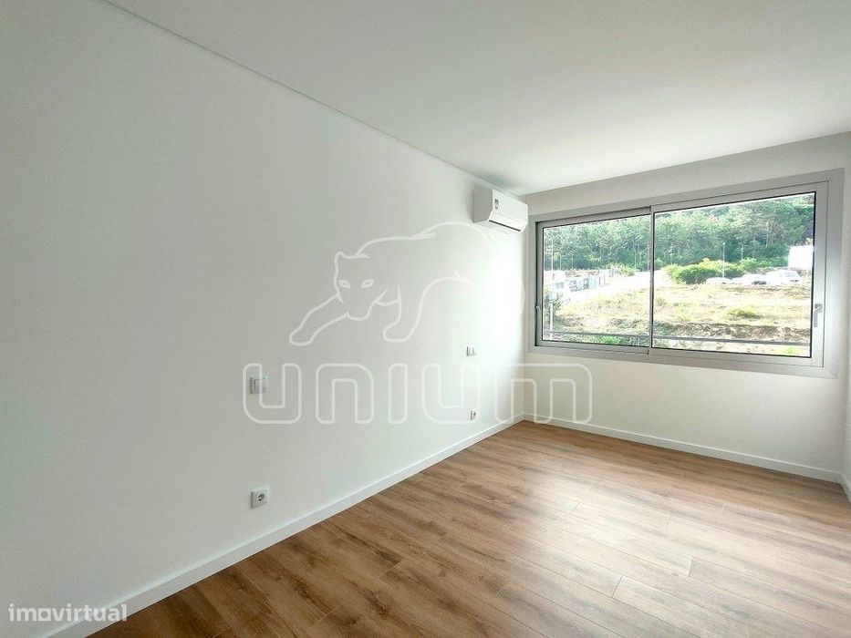 Apartamento T2 Novo com Varanda e Garagem em Darque