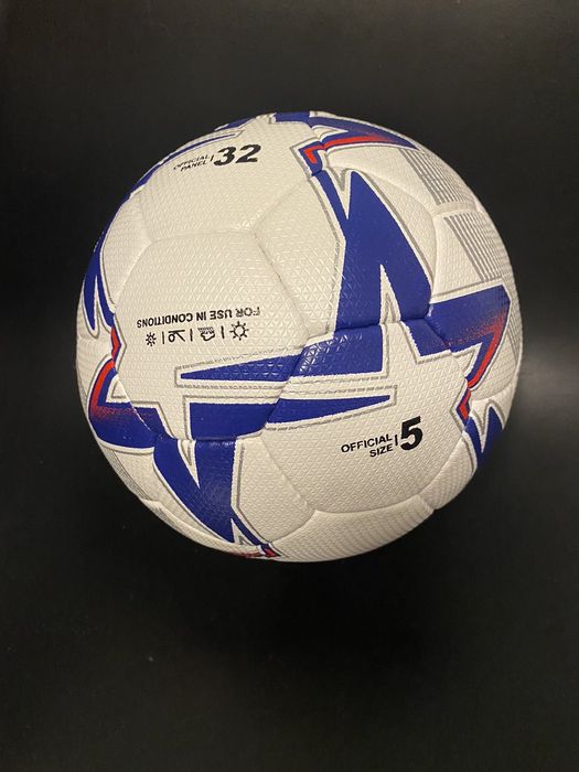 Футбольні м'ячі Pass