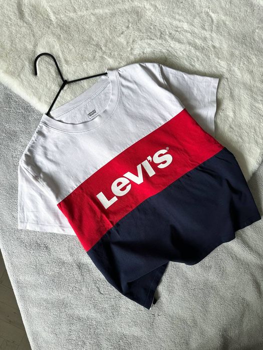 Футболка Levi’s   Розмір S, можна на М