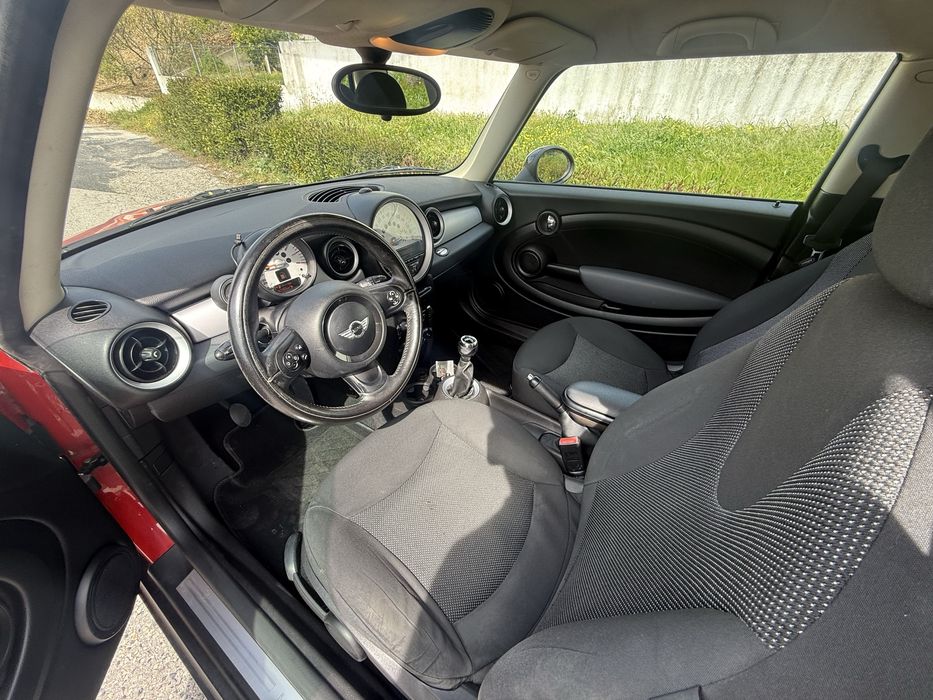Mini One 1.6 2012 Ferrari red Gasolina