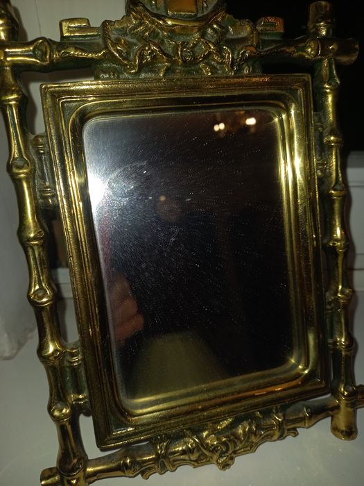 Mosiężne stojące lusterko