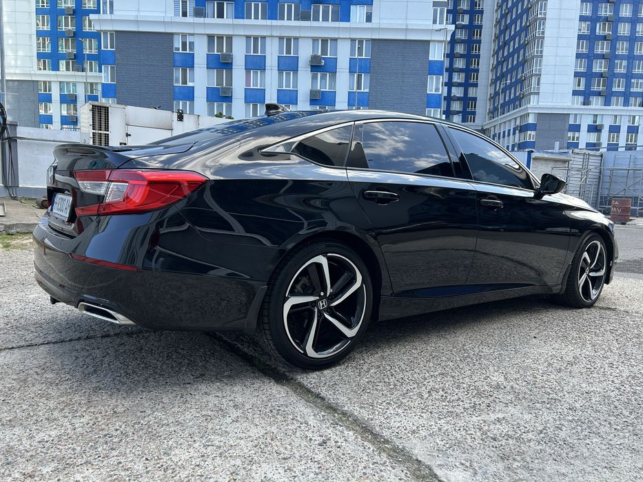 Honda Accord 2019 VIN 1HGCV1F3XLA037918 фото оголошення 4 з 10