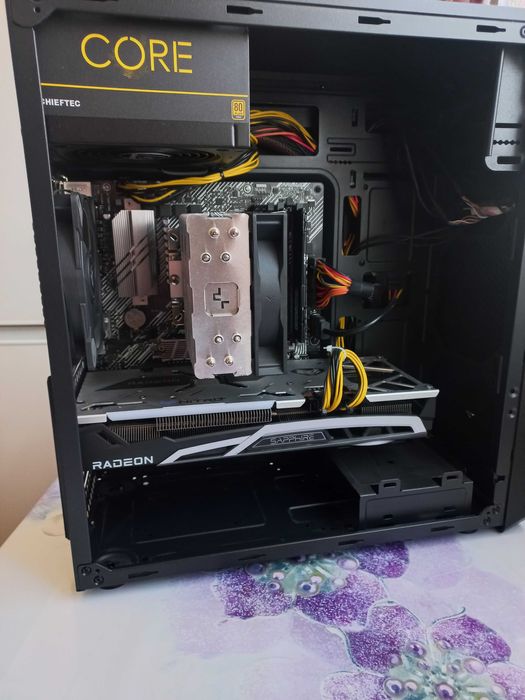 Продам компьютер игровой(Ryzen 5 5600/RX 6700 ХТ/DDR 4 16GB/SSD 512Gb)