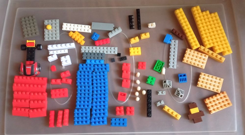 Peças de construção tudo 13€.Não é Lego.