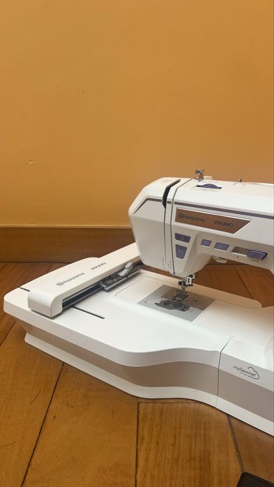 Máquina de Costura e Bordado (Husqvarna Viking Designer Quartz 29)