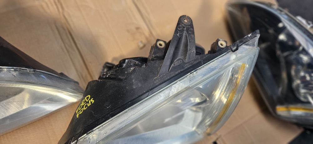 Focus mk2 lampy przod kompletny europa