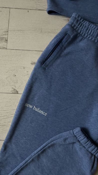 Продам спортивный костюм new balance