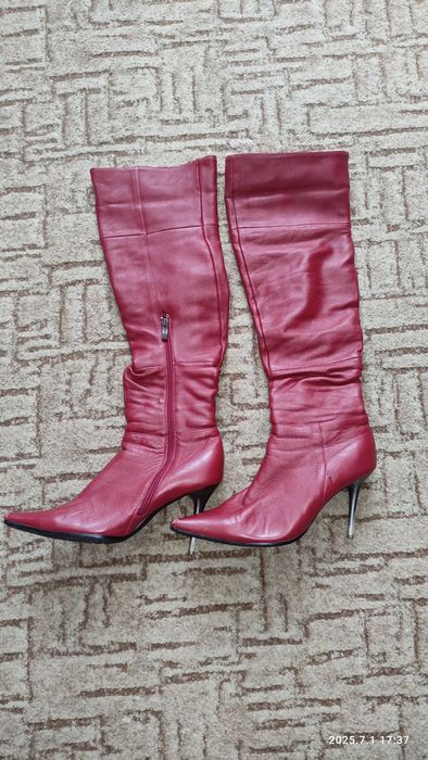 Продам женские ботфорты.