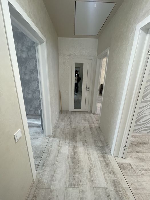 Продам 2- поверховий котедж з ремонтом, меблями, технікою і гаражем.