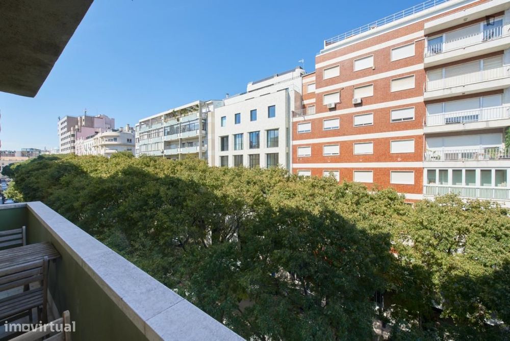 Quarto - localizado em São Sebastião Lisbon