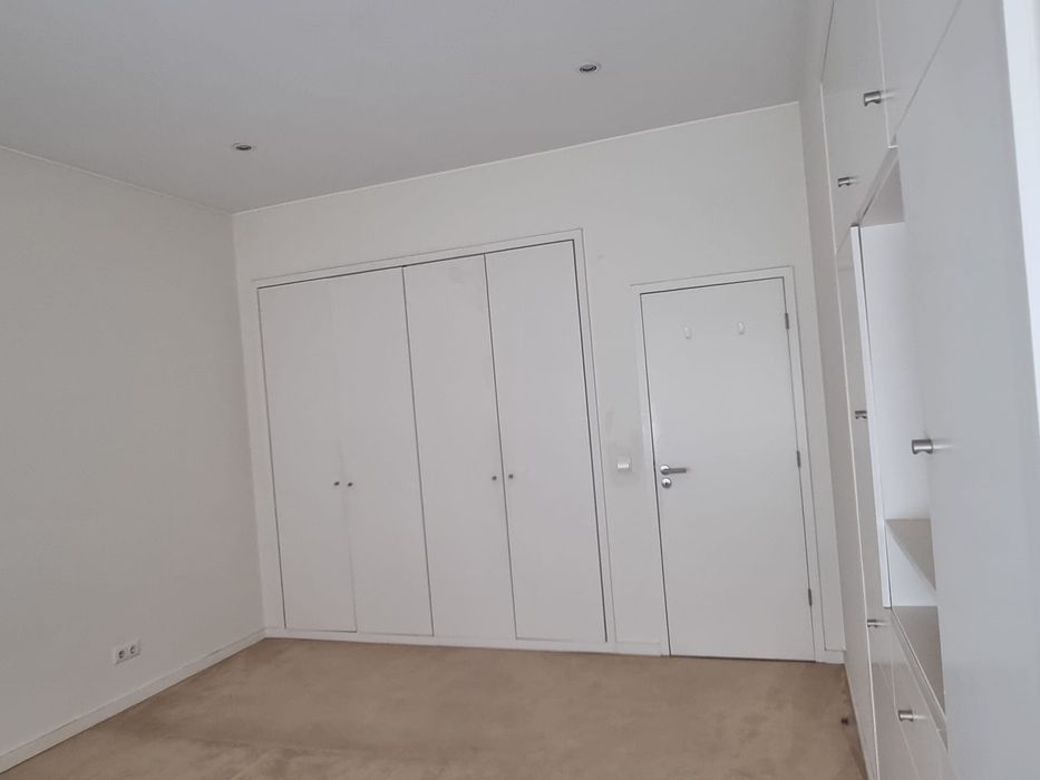 T2 + 1 / Zona Industrial /Garagem