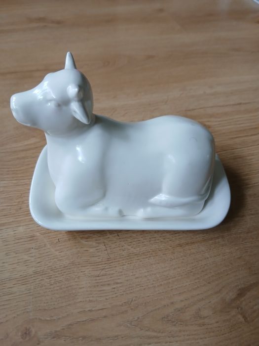 Ceramiczna maselniczka krowa