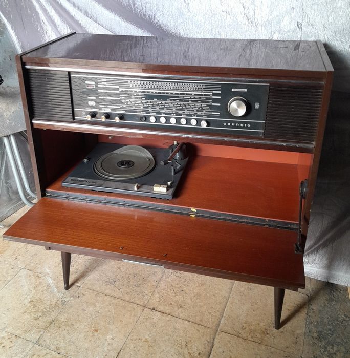 Rádio e giradiscos grundig