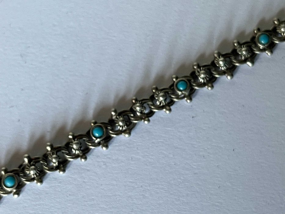 Pulseira em prata antiga trabalhada e com pedras azuis