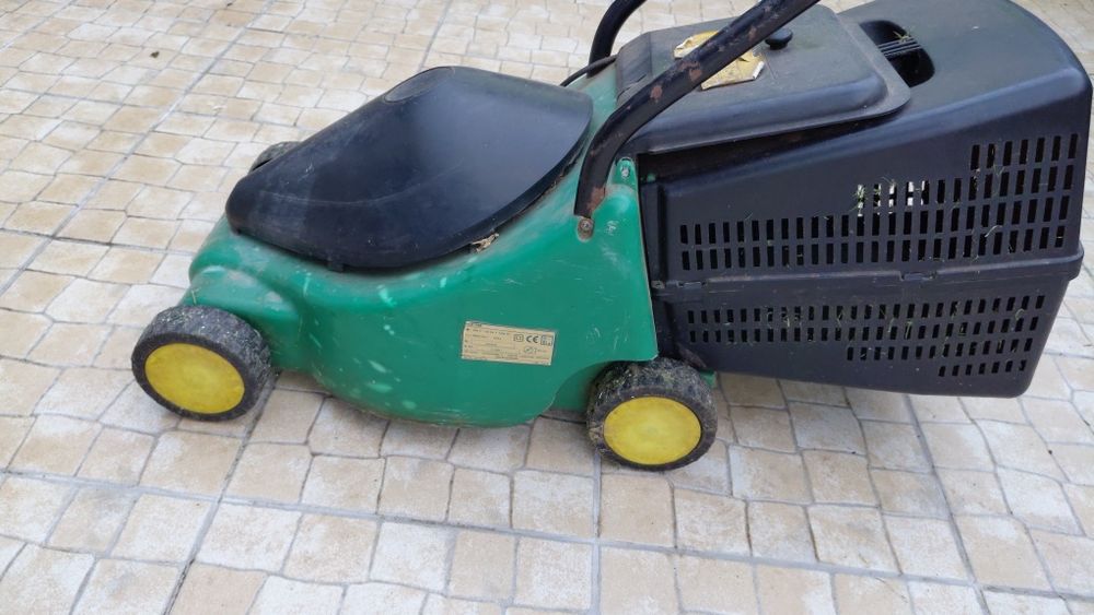 Máquina de cortar relva