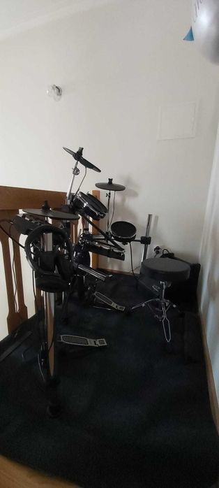 Bateria e todo o equipamento sem uso! Negociável.