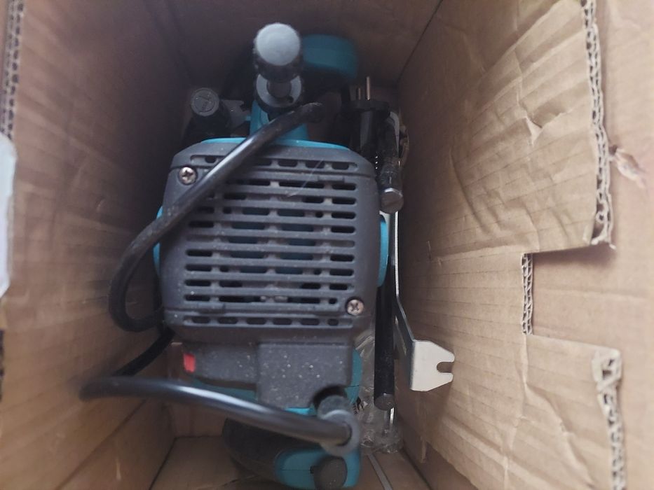 Продам фрезерний верстат Makita з комплектом фрез