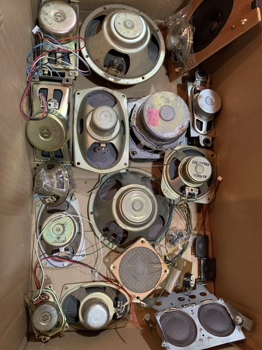 Динаміки різні, 1500 за все разом