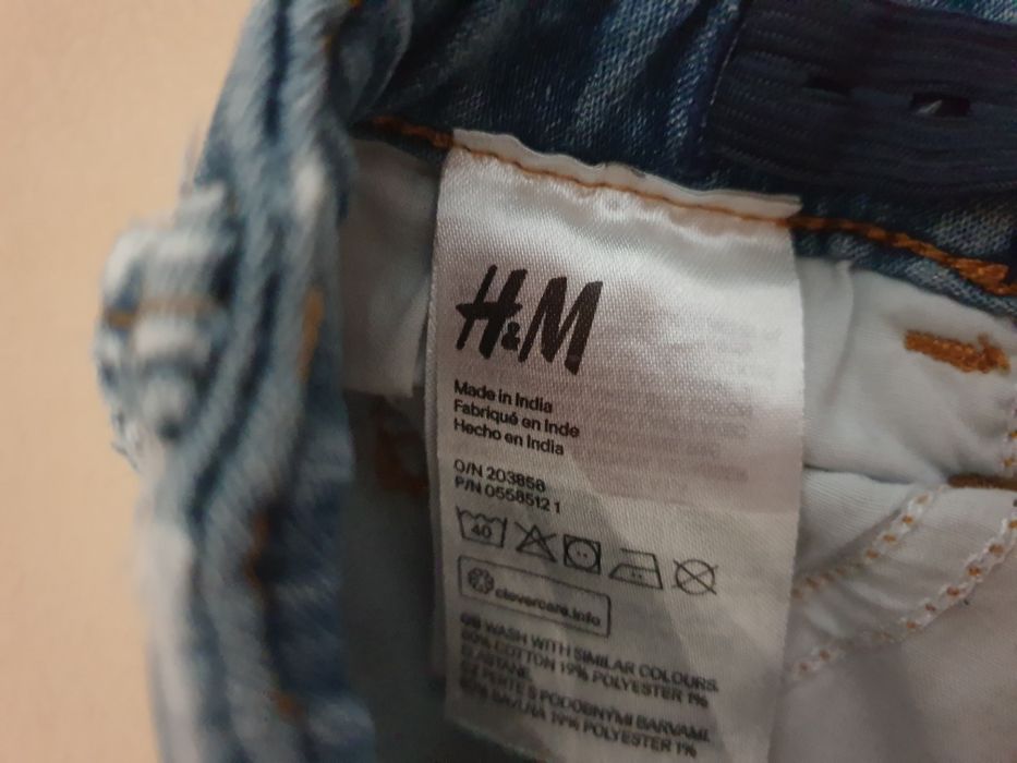 Modne rozciągliwe jeansy H&M r.98 z dziurami dla chłopca