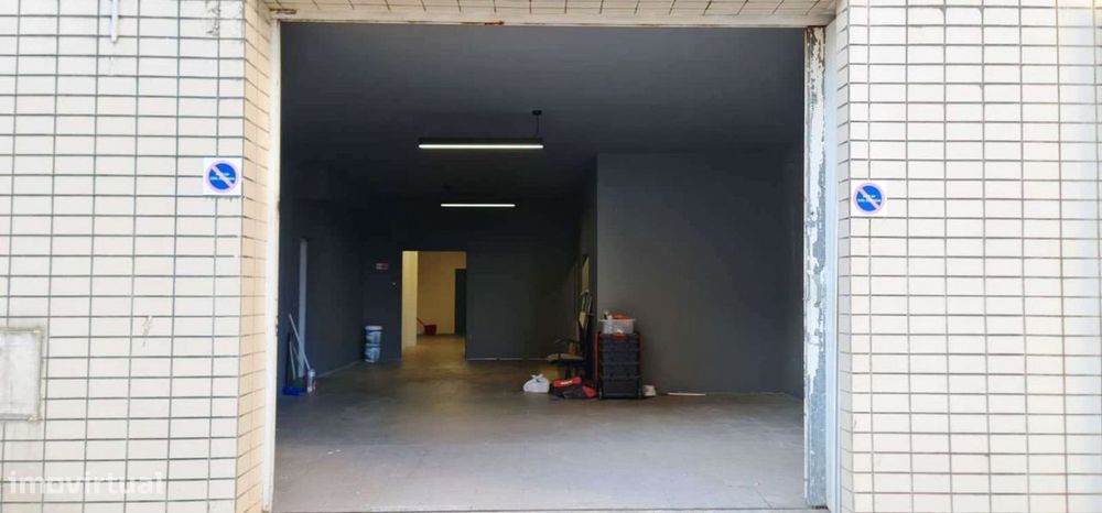 Espaço Comercial com 280 m² em Lomar – Localização Estratégica,