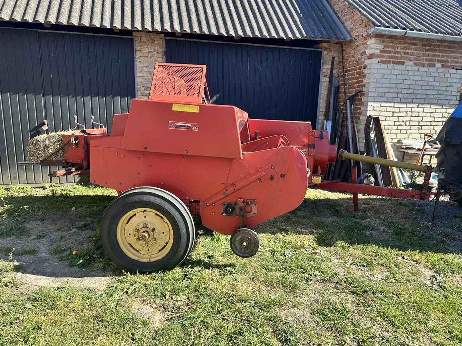 Тюкувальний прес Massey Ferguson
