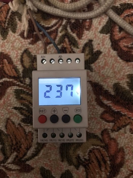 Реле защиты от перепадов напряжения Ginri SVR1000