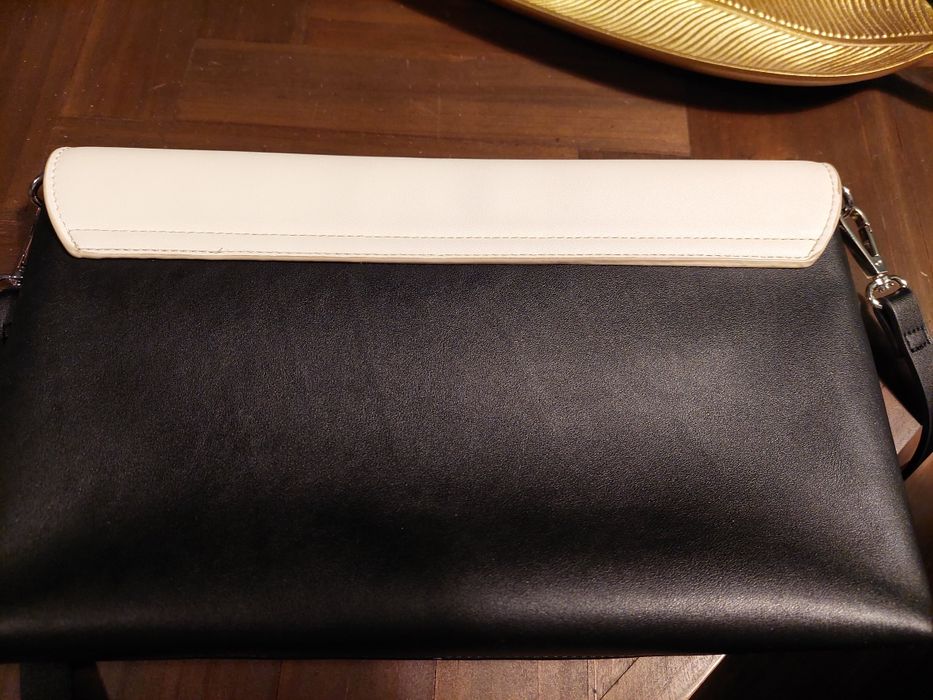 Czarno biała torebka Parfois