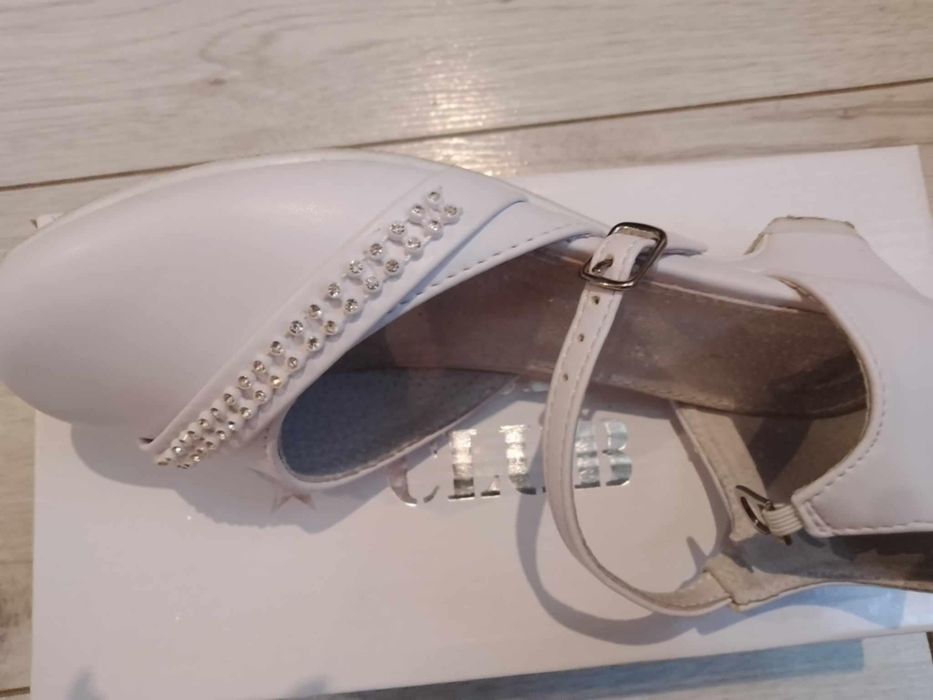 Eleganckie buty dla dziewczynki