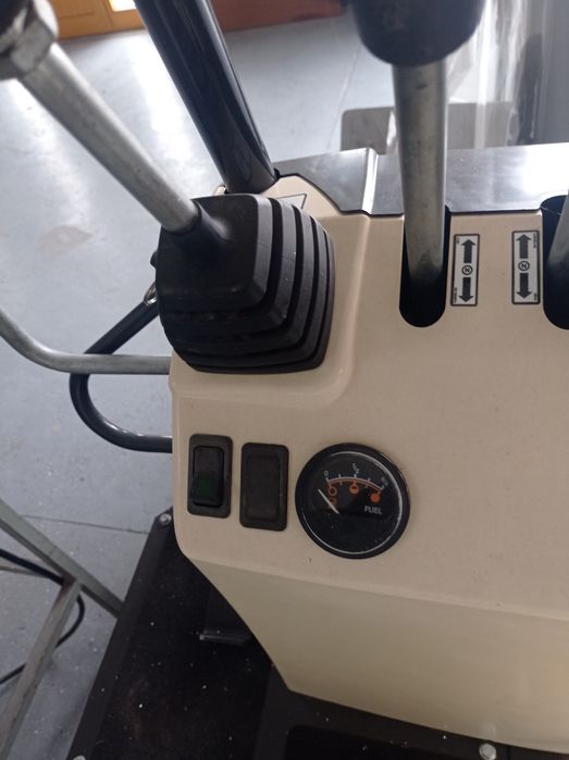 Bobecat e08 como nova