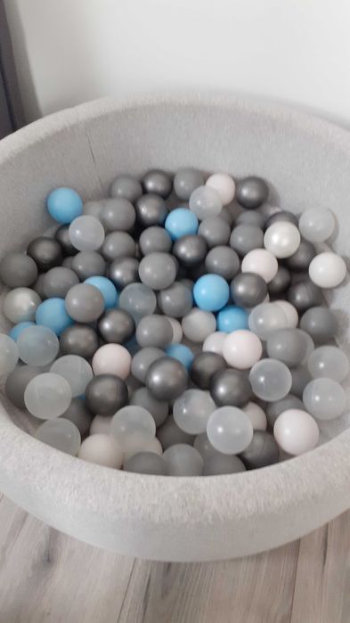 Suchy basen z kulkami  meon