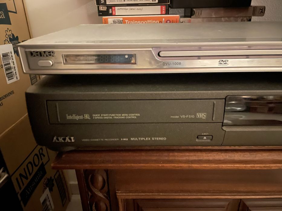 AKAY VS-F 510  para vhs e DENVER modelo DVU-1008 para dvd