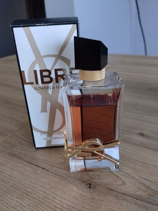Perfum Libre Flowers & Flames tanio