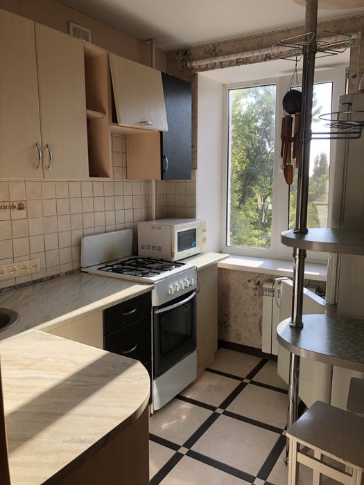 Здам 1-кімнатну на Молодіжному