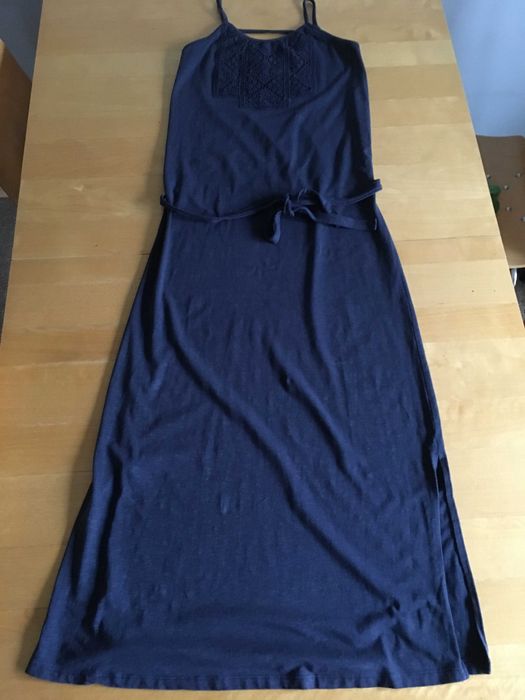 Granatowa sukienka na lato Promod