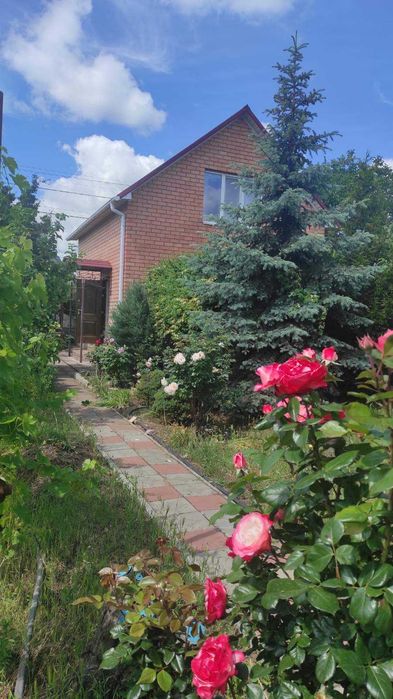 Продаж 2 поверхового будинку з опаленням та ділянкою на 400 кв. м. 76.4 кв. м, 4 кімнати на вул. Лінія 4-та